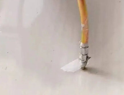 咸丰瓷砖空鼓维修公司专业解答在瓷砖铺贴过程中，如果使用的砂料过粗（如全部使用了粗砂），可能会导致以下问题